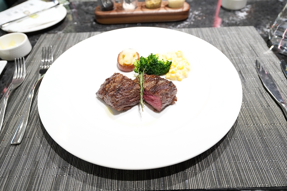 【圓山飯店牛排館】網評4.4星，乾濕式熟成牛排與超有誠意半自助輕食吧 @捲捲頭 ♡ 品味生活