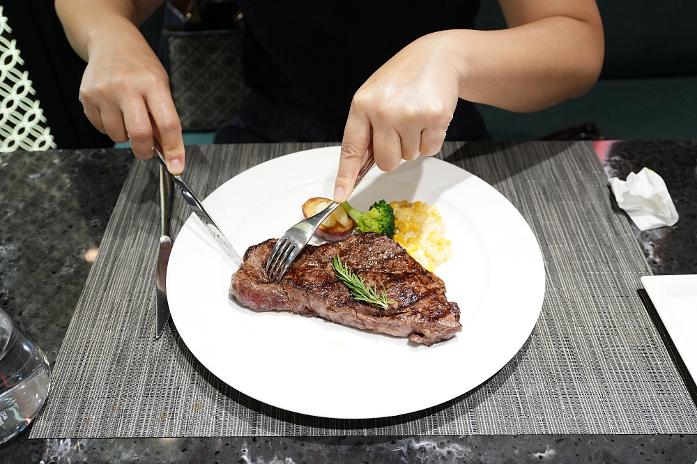 【圓山飯店牛排館】網評4.4星，乾濕式熟成牛排與超有誠意半自助輕食吧 @捲捲頭 ♡ 品味生活