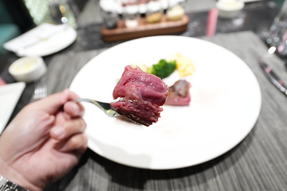 【圓山飯店牛排館】網評4.4星，乾濕式熟成牛排與超有誠意半自助輕食吧 @捲捲頭 ♡ 品味生活