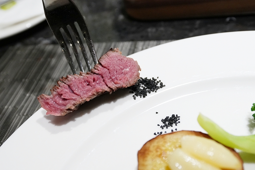 【圓山飯店牛排館】網評4.4星，乾濕式熟成牛排與超有誠意半自助輕食吧 @捲捲頭 ♡ 品味生活