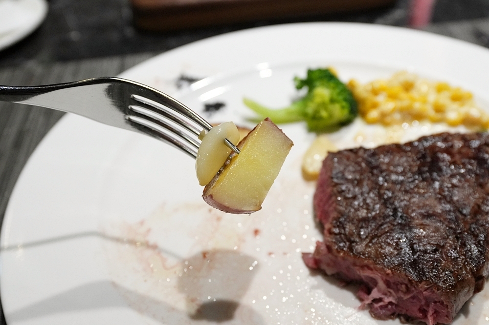【圓山飯店牛排館】網評4.4星，乾濕式熟成牛排與超有誠意半自助輕食吧 @捲捲頭 ♡ 品味生活