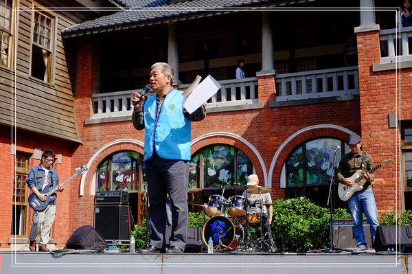 台北》北投溫泉博物館＋北投圖書館。溫馨小巧的圖書館，三層木结構建築，外觀典雅精緻。 @捲捲頭 ♡ 品味生活