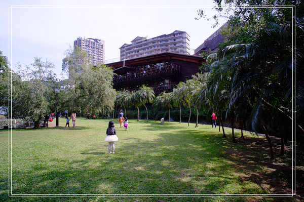 台北》北投溫泉博物館＋北投圖書館。溫馨小巧的圖書館，三層木结構建築，外觀典雅精緻。 @捲捲頭 ♡ 品味生活