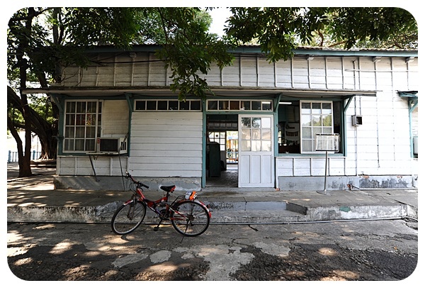 台南烏樹林休閒園區，火車迷必看，坐五分車逛甘蔗田吃糖廠冰棒，還能順遊吃超美味的東山鴨頭！ @捲捲頭 ♡ 品味生活