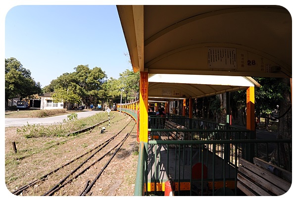 台南烏樹林休閒園區，火車迷必看，坐五分車逛甘蔗田吃糖廠冰棒，還能順遊吃超美味的東山鴨頭！ @捲捲頭 ♡ 品味生活