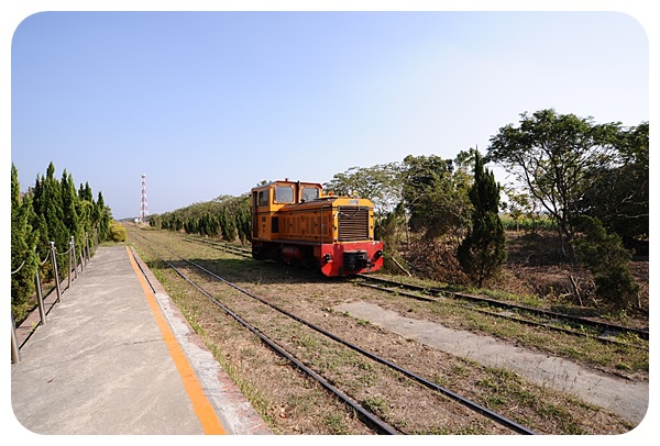 台南烏樹林休閒園區，火車迷必看，坐五分車逛甘蔗田吃糖廠冰棒，還能順遊吃超美味的東山鴨頭！ @捲捲頭 ♡ 品味生活