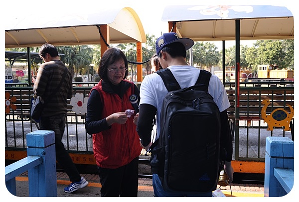 台南烏樹林休閒園區，火車迷必看，坐五分車逛甘蔗田吃糖廠冰棒，還能順遊吃超美味的東山鴨頭！ @捲捲頭 ♡ 品味生活