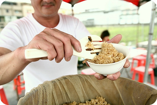 宜蘭阿國油飯魚丸湯，純手工快閃美食，一天只營業3小時的在地的樸實味！ @捲捲頭 ♡ 品味生活