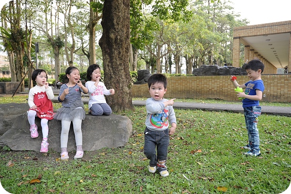 【宜蘭景點】草皮，陽光，歡笑。宜蘭運動公園溜小孩 @捲捲頭 ♡ 品味生活