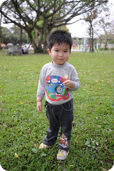 【宜蘭景點】草皮，陽光，歡笑。宜蘭運動公園溜小孩 @捲捲頭 ♡ 品味生活