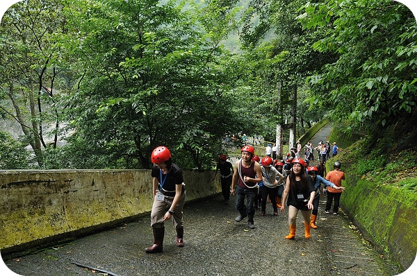 南投武界，摩摩納爾野溪瀑布探險之旅，雲的故鄉需跋山涉水才能到的隱世仙境～ @捲捲頭 ♡ 品味生活