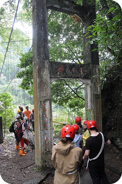 南投武界，摩摩納爾野溪瀑布探險之旅，雲的故鄉需跋山涉水才能到的隱世仙境～ @捲捲頭 ♡ 品味生活