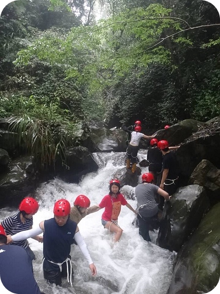 南投武界，摩摩納爾野溪瀑布探險之旅，雲的故鄉需跋山涉水才能到的隱世仙境～ @捲捲頭 ♡ 品味生活