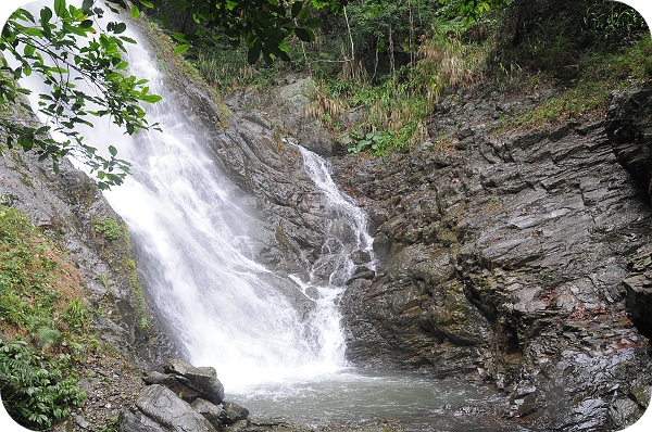 南投武界，摩摩納爾野溪瀑布探險之旅，雲的故鄉需跋山涉水才能到的隱世仙境～ @捲捲頭 ♡ 品味生活