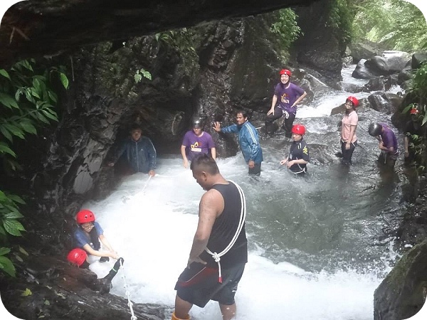 南投武界，摩摩納爾野溪瀑布探險之旅，雲的故鄉需跋山涉水才能到的隱世仙境～ @捲捲頭 ♡ 品味生活