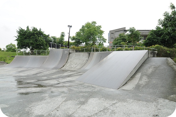 <羅東景點> 文化工場極限運動公園玩滑梯 @捲捲頭 ♡ 品味生活