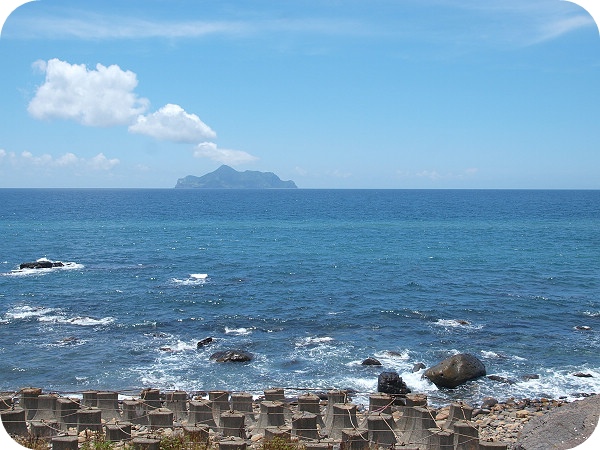 ▋宜蘭景點 ▋蜜月灣衝浪，衝浪季節，浪花依依的夏日體驗，新手也能輕鬆上手！ @捲捲頭 ♡ 品味生活