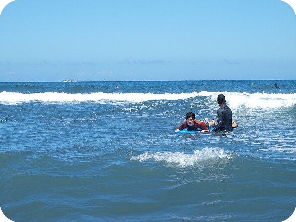 ▋宜蘭景點 ▋蜜月灣衝浪，衝浪季節，浪花依依的夏日體驗，新手也能輕鬆上手！ @捲捲頭 ♡ 品味生活