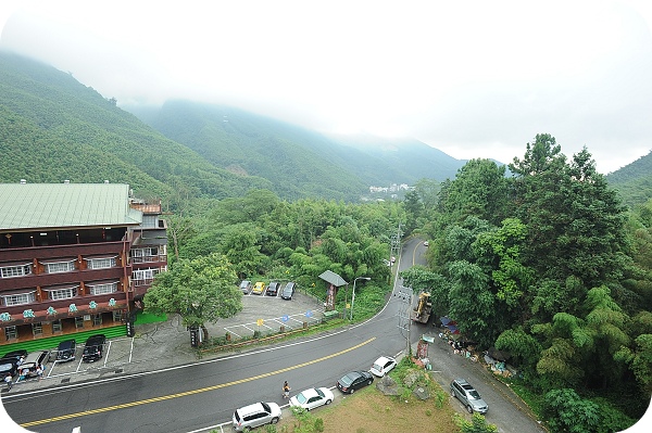 溪頭住宿》夏緹飯店。鬧中取靜的飯店，館內有多項活動可參與，入住還有下午茶～ @捲捲頭 ♡ 品味生活