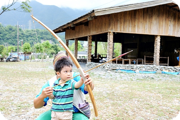 瓏山林館外行程。小小獵人體驗：竹筒飯DIY，射箭，設陷阱，原住民餐，東岳湧泉 @捲捲頭 ♡ 品味生活