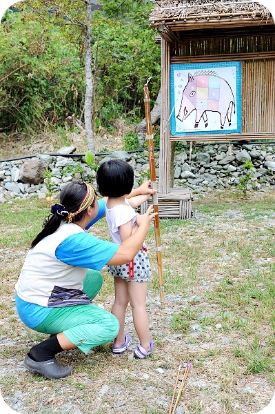 瓏山林館外行程。小小獵人體驗：竹筒飯DIY，射箭，設陷阱，原住民餐，東岳湧泉 @捲捲頭 ♡ 品味生活