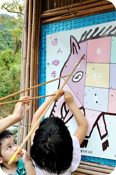 瓏山林館外行程。小小獵人體驗：竹筒飯DIY，射箭，設陷阱，原住民餐，東岳湧泉 @捲捲頭 ♡ 品味生活