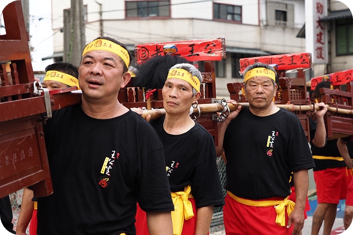 【節慶】二結王公廟過火。年度盛事「抓童乩跳過火」登場！ (農曆11月15日，三王公生日)。 @捲捲頭 ♡ 品味生活