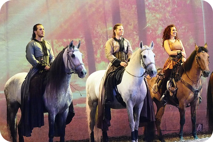 【表演】Cavalia 卡瓦利亞夢幻舞馬，打破力與美的極限，重新定義人與馬的關係 @捲捲頭 ♡ 品味生活