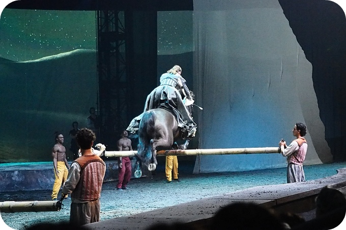 【表演】Cavalia 卡瓦利亞夢幻舞馬，打破力與美的極限，重新定義人與馬的關係 @捲捲頭 ♡ 品味生活