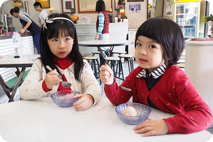 ▋花蓮美食 ▋必吃的香蕉冰、傳道冰在南澳建華冰店★ 花蓮必買檸檬汁，酸甜的口感好開胃，新城佳興冰果室！ @捲捲頭 ♡ 品味生活