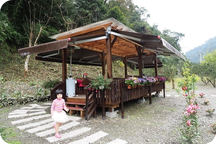 幾度咖啡》深山裡的咖啡館，有玩到瘋的大球池，戶外的木屋雅座，還有色彩繽紛的輕食～ @捲捲頭 ♡ 品味生活