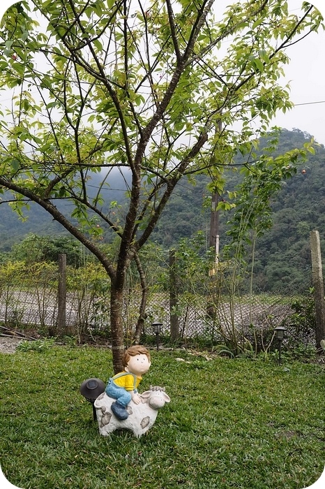 幾度咖啡》深山裡的咖啡館，有玩到瘋的大球池，戶外的木屋雅座，還有色彩繽紛的輕食～ @捲捲頭 ♡ 品味生活