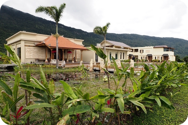 花蓮住宿》峇里布達雅Bali Budaya。秒飛峇里島，原汁原味老物件，超夢幻白紗公主床，看不完的田野風光，超放鬆！ @捲捲頭 ♡ 品味生活