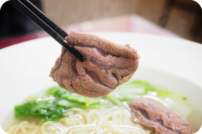 黃金牛牛肉麵，紅燒，淸燉任你選，水餃 、黃金泡菜也不錯！ @捲捲頭 ♡ 品味生活