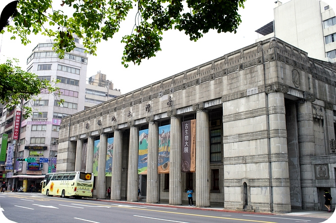 台北土銀展示館，恐龍迷必到！銅板價逛神秘金庫，還能走進美麗巴洛克建築欣賞恐龍大軍化石～ @捲捲頭 ♡ 品味生活