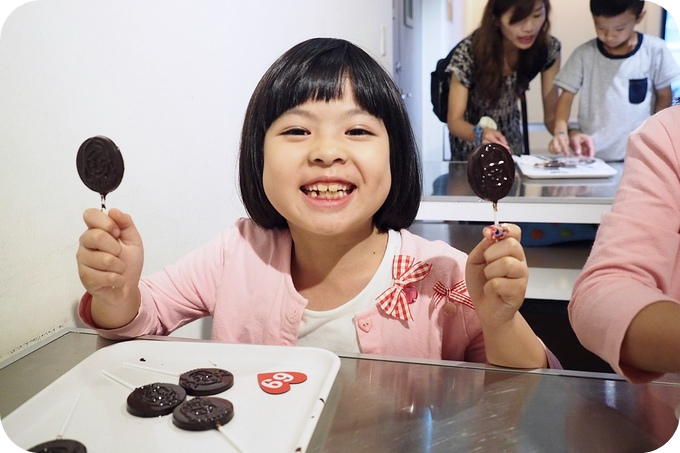 【淡水遛小孩景點】不只巧克力DIY，更像個主題公園。淡水漁人碼頭世界巧克力夢公園。 @捲捲頭 ♡ 品味生活