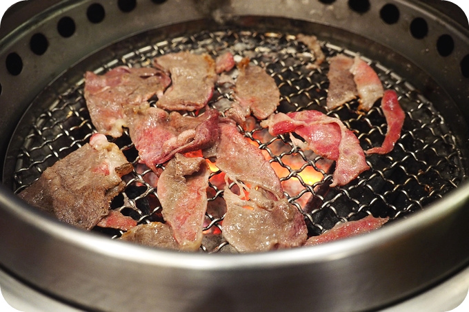 【宜蘭美食】原田屋燒烤鍋物。厚切牛排超呀米！肉質優，海鮮直送，無煙燒烤鍋物吃到飽！ @捲捲頭 ♡ 品味生活