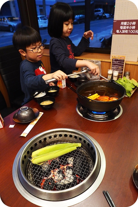 【宜蘭美食】原田屋燒烤鍋物。厚切牛排超呀米！肉質優，海鮮直送，無煙燒烤鍋物吃到飽！ @捲捲頭 ♡ 品味生活