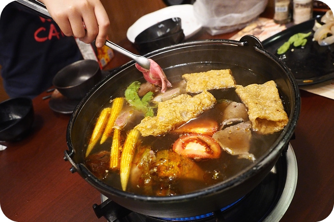 【宜蘭美食】原田屋燒烤鍋物。厚切牛排超呀米！肉質優，海鮮直送，無煙燒烤鍋物吃到飽！ @捲捲頭 ♡ 品味生活