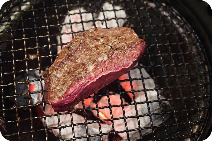 【宜蘭美食】原田屋燒烤鍋物。厚切牛排超呀米！肉質優，海鮮直送，無煙燒烤鍋物吃到飽！ @捲捲頭 ♡ 品味生活