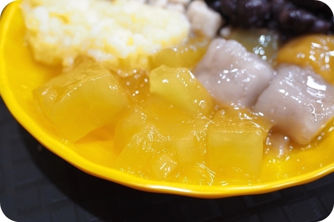 【宜蘭美食】豆號 豆花‧豆漿の売店。來一客平價健康的涼夏！必吃任選四樣配料的手工研磨豆花、黑糖粉圓鮮奶。 @捲捲頭 ♡ 品味生活