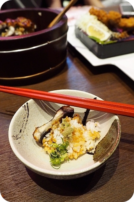 台中美食》一膳日式料理。經典鰻魚飯專門，油脂肥厚的木桶鰻魚飯，烤後直接滿舖在白飯上，一桶三吃好過癮！ @捲捲頭 ♡ 品味生活