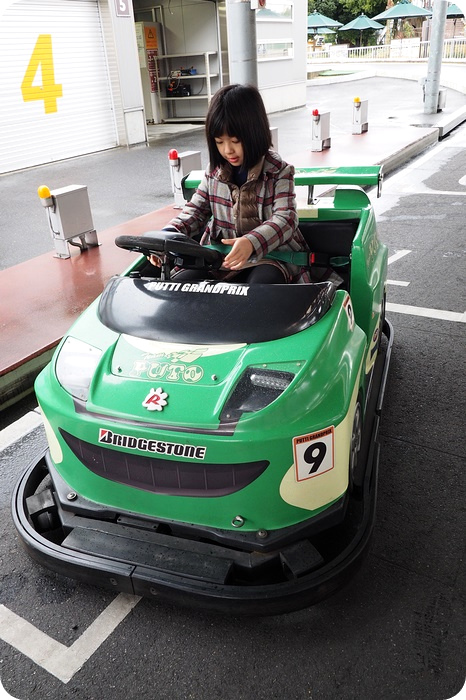日本【鈴鹿賽車場樂園】好玩到不可思議的樂園，讓小孩開遍汽車火車摩托車，還能體驗F1專用賽道！ @捲捲頭 ♡ 品味生活