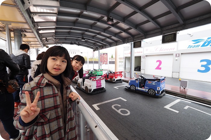 日本【鈴鹿賽車場樂園】好玩到不可思議的樂園，讓小孩開遍汽車火車摩托車，還能體驗F1專用賽道！ @捲捲頭 ♡ 品味生活