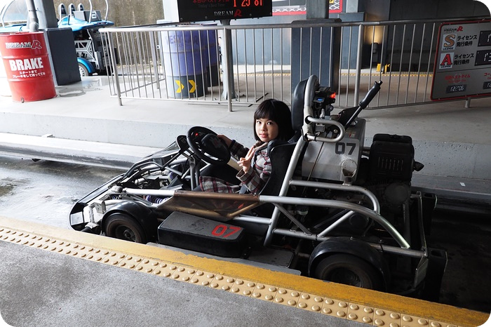 日本【鈴鹿賽車場樂園】好玩到不可思議的樂園，讓小孩開遍汽車火車摩托車，還能體驗F1專用賽道！ @捲捲頭 ♡ 品味生活