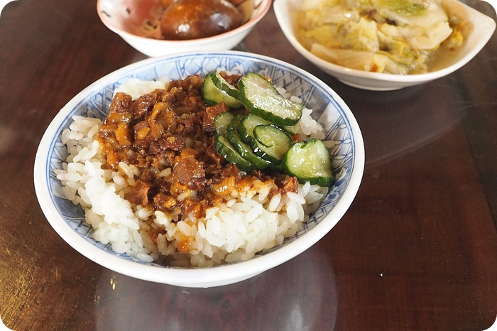 【三代媳婦魯肉飯】荷包蛋還可以選熟度的魯肉飯，還有爌肉飯、小菜也不錯～ @捲捲頭 ♡ 品味生活