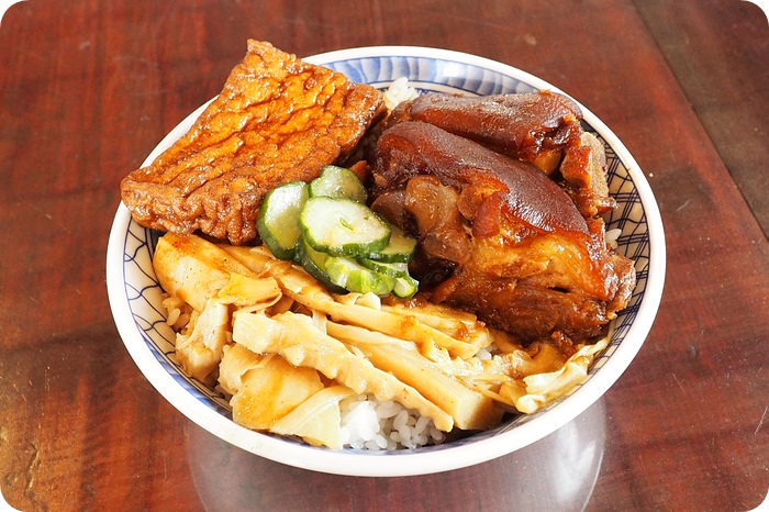 【三代媳婦魯肉飯】荷包蛋還可以選熟度的魯肉飯，還有爌肉飯、小菜也不錯～ @捲捲頭 ♡ 品味生活