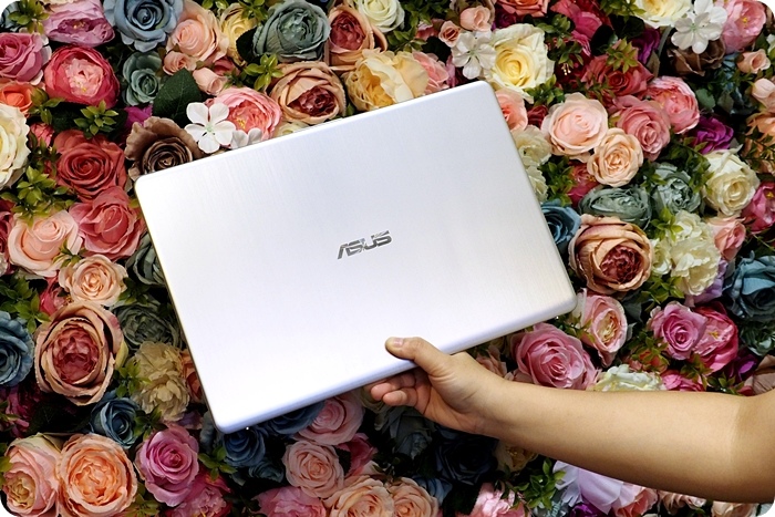 走到哪都是我的工作室，部落客的好夥伴。ASUS VivoBook S15 S530，輕盈好上手，有型有個性。 @捲捲頭 ♡ 品味生活