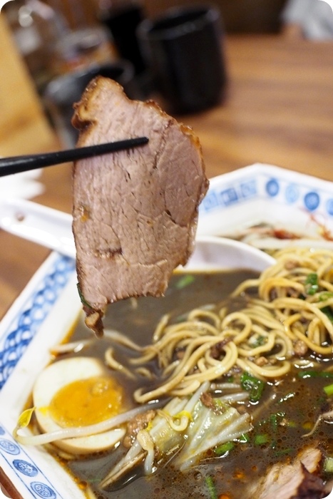 東京餃子辛担担麵，獨特黑白芝麻湯頭辛担麵，必點唐揚雞、羽根付煎餃！ @捲捲頭 ♡ 品味生活