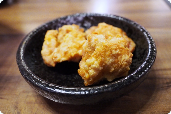 東京餃子辛担担麵，獨特黑白芝麻湯頭辛担麵，必點唐揚雞、羽根付煎餃！ @捲捲頭 ♡ 品味生活